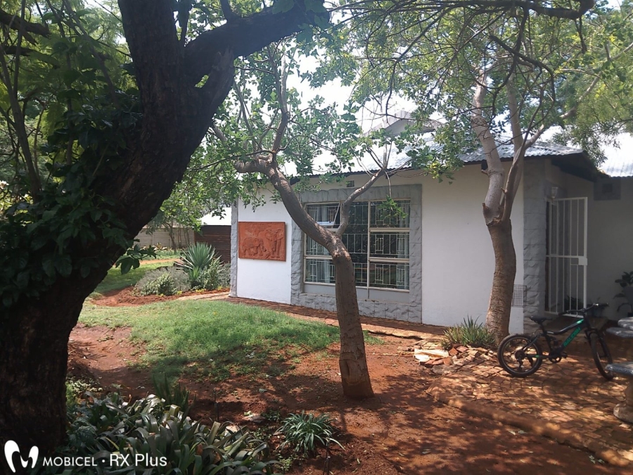 6 Bedroom Property for Sale in Hartbeespoort Rural North West